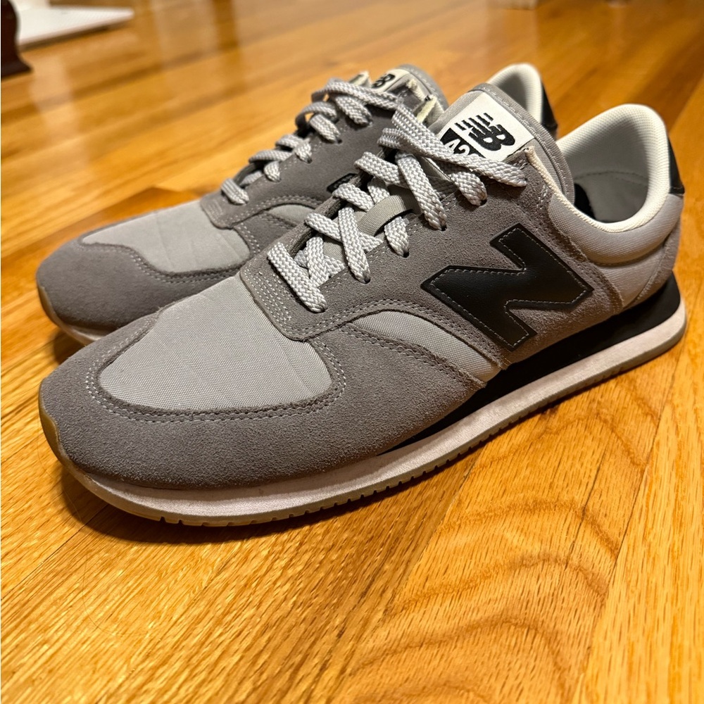 SOLD // New Balance 420 Tennis Shoes